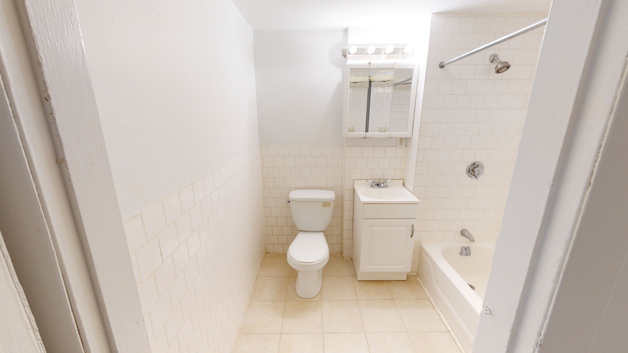 Studio bed, 1 bath apartment for rent at 172 Marlborough St Unit BF.,, Back Bay — photo 3 of 4