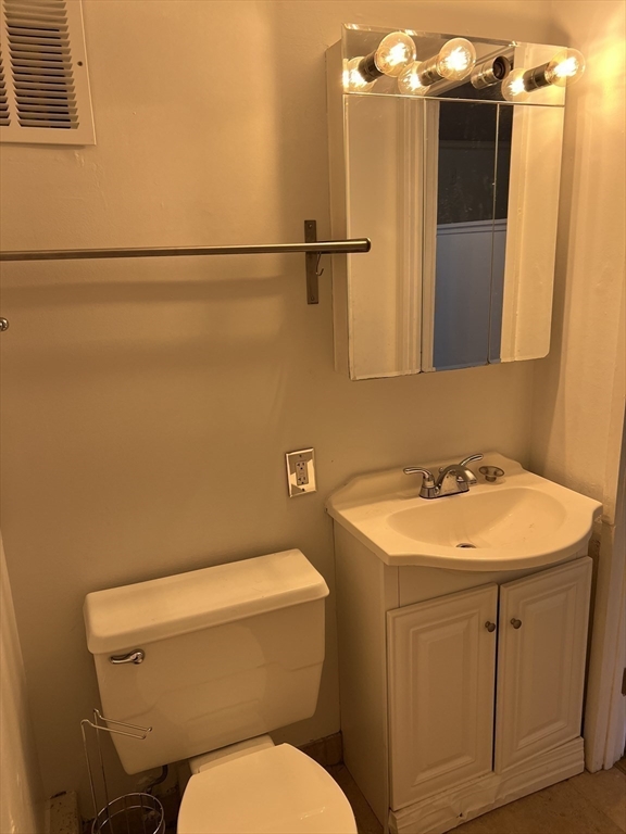 12 Stoneholm St, Fenway