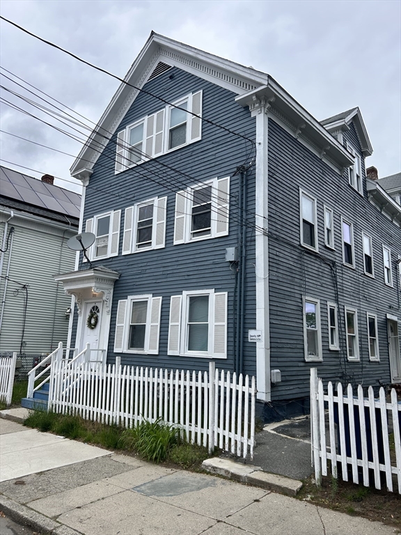 100 Foster St, Lawrence