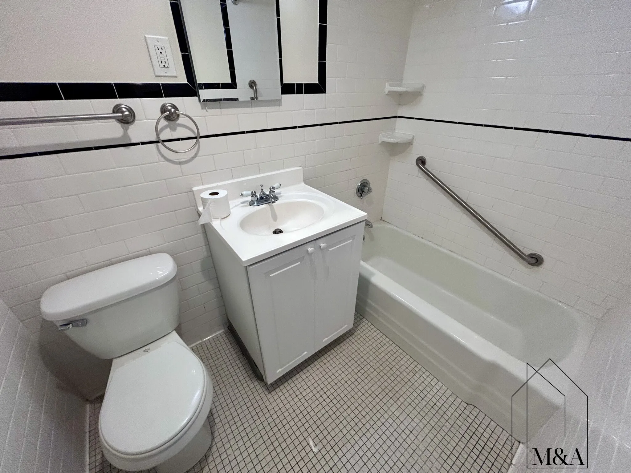 101 Monmouth St, Longwood