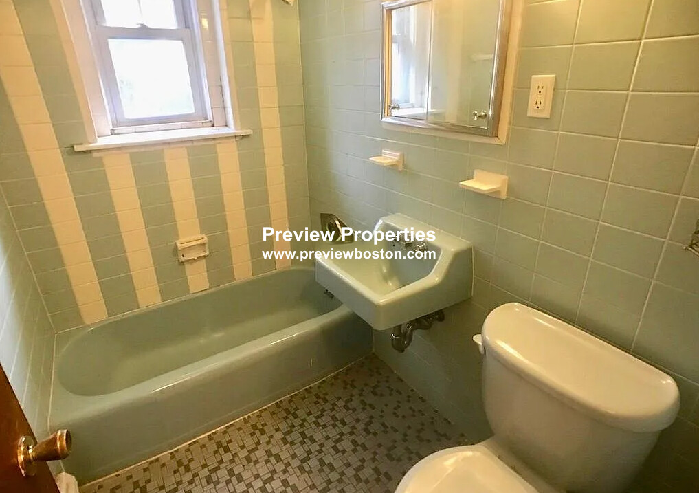 2018 Commonwealth Ave, Brighton