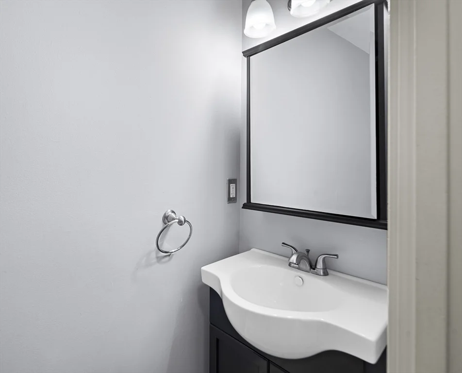 201 Thorndike St, Lowell