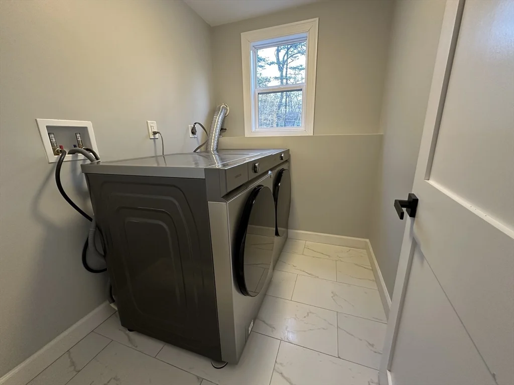 456 Parsonage St, Marshfield