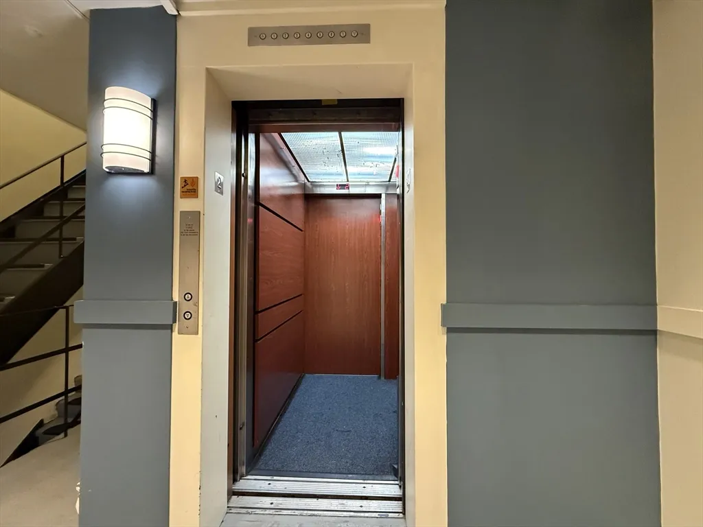 1643 Cambridge St, Mid-Cambridge