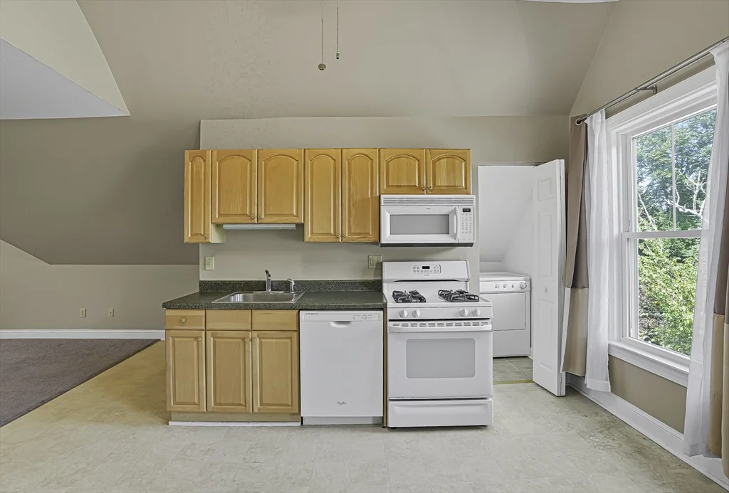 64 South St, Westborough