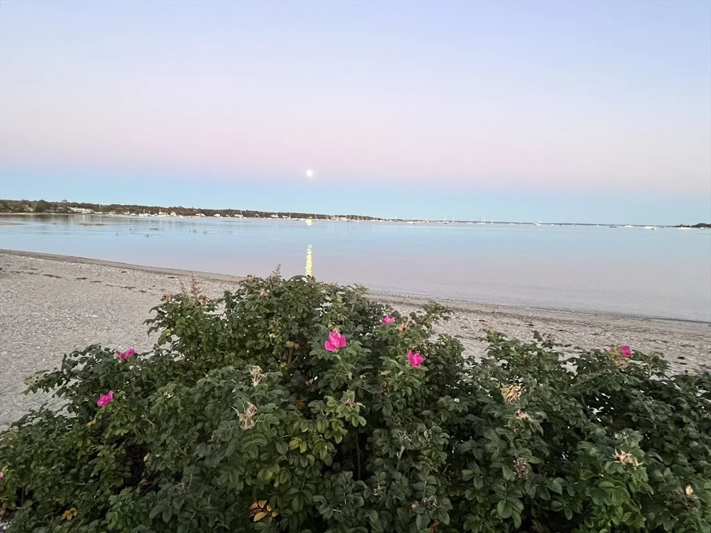 12 Pearl St, Mattapoisett