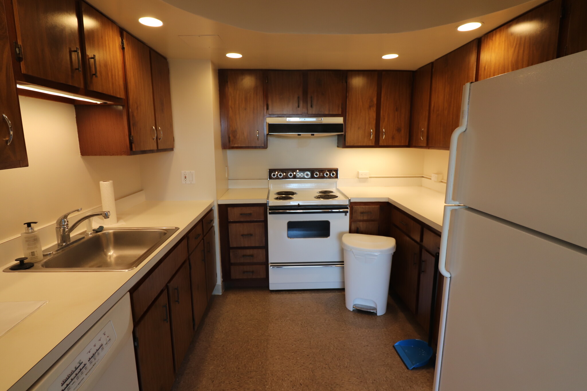 2 bed, 2 bath apartment for rent at 1731 Beacon St Unit 704., Washington Square — photo 3 of 17