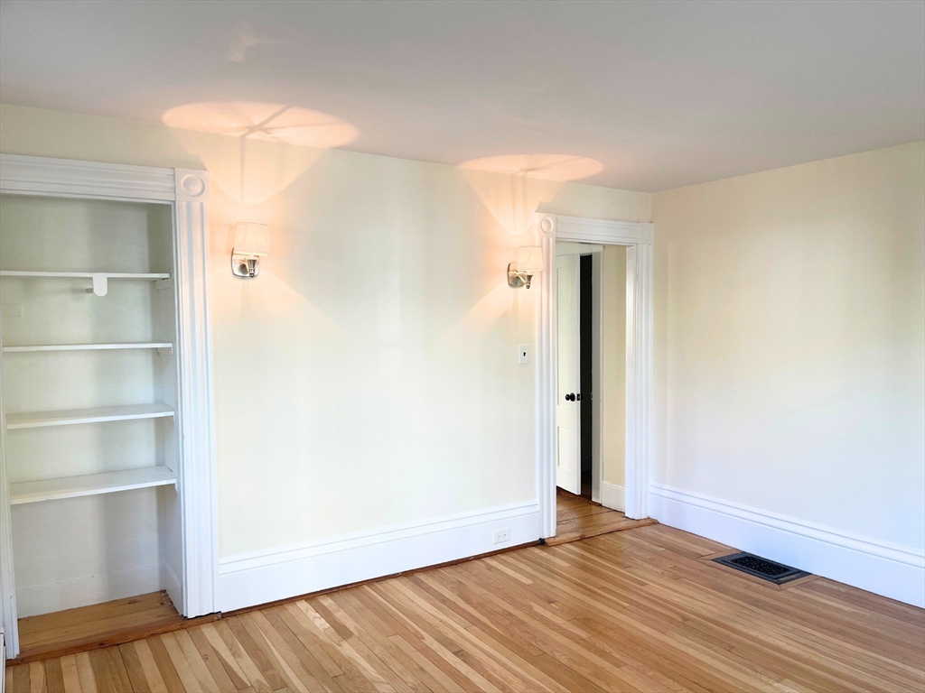 20 Pleasant St, Salem