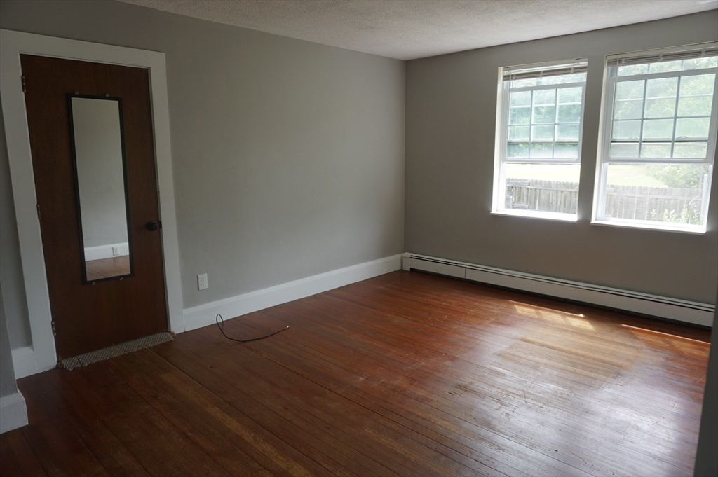 64 Mill St, Pepperell