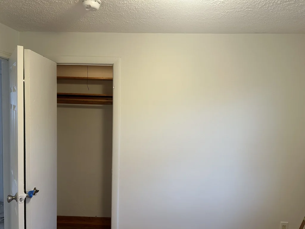 4 Meadowview Ln, Milford