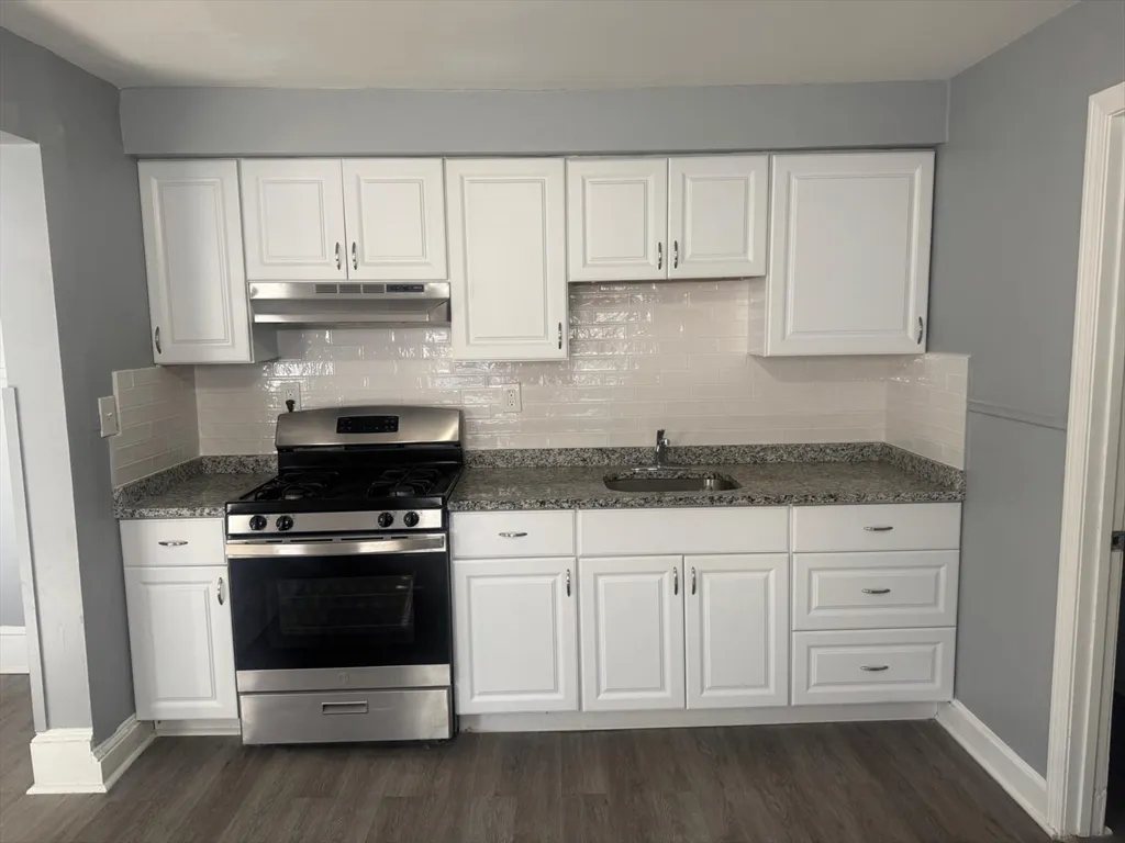 170 Warren Ct, Lowell