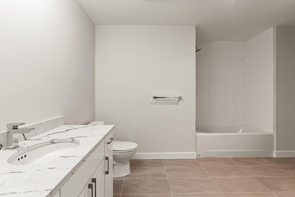 30 Collins Ave, Saugus