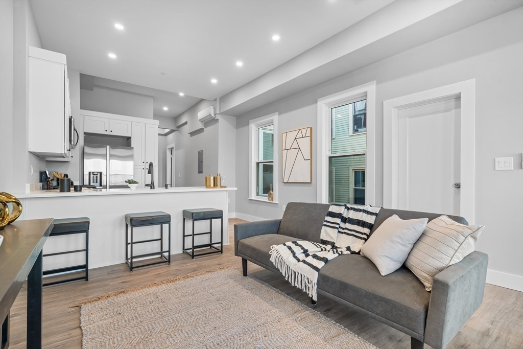 390 Meridian St, Central Square