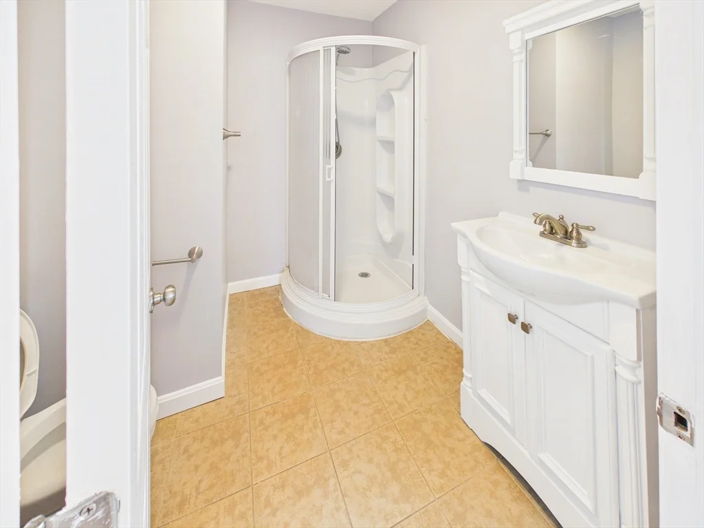 1015 Hyde Park Ave, Hyde Park