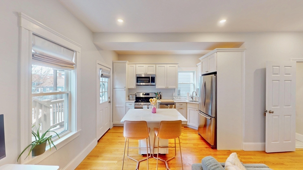 61 Havre St, East Boston