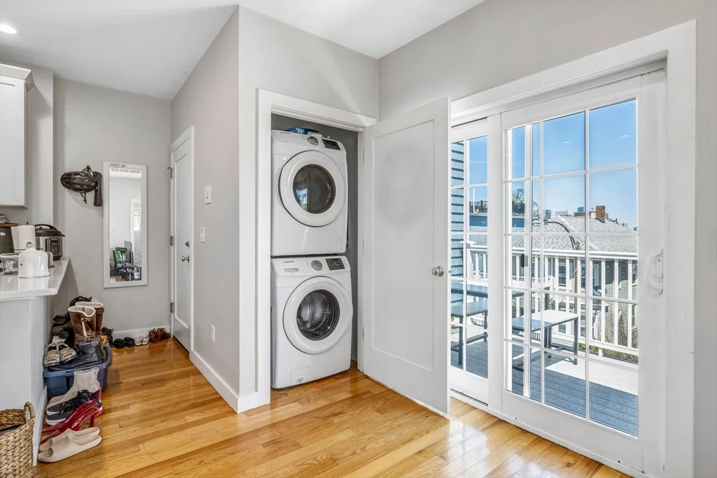 8 W Bellflower St, Dorchester