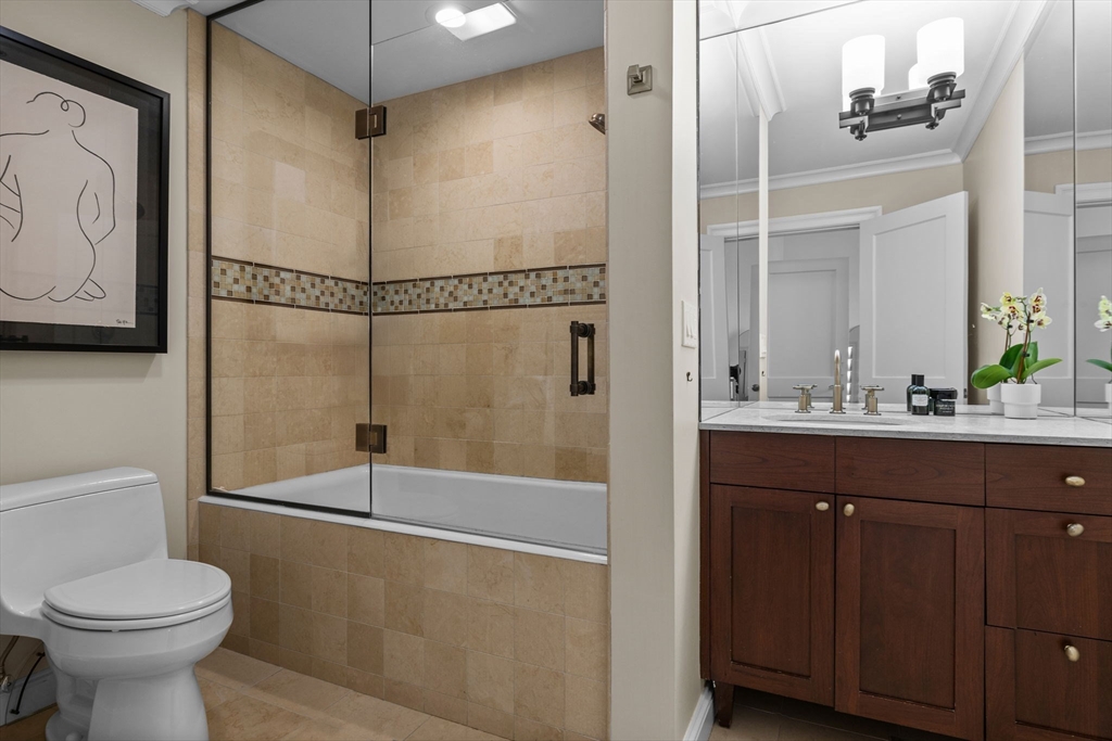 6 Edgerly Pl, Back Bay