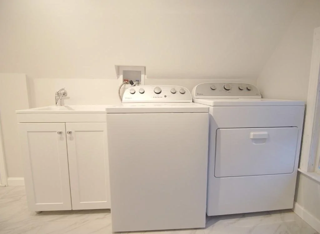 812 Moody St, South Side