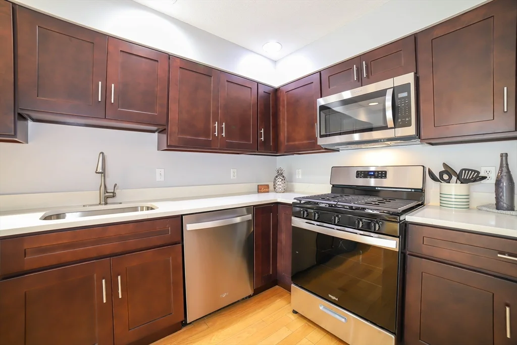 64 Camelot Dr, Tatnuck