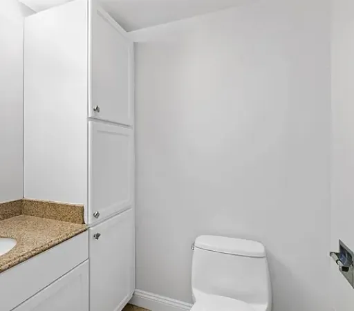 20 Hammond Pond Pkwa, Chestnut Hill