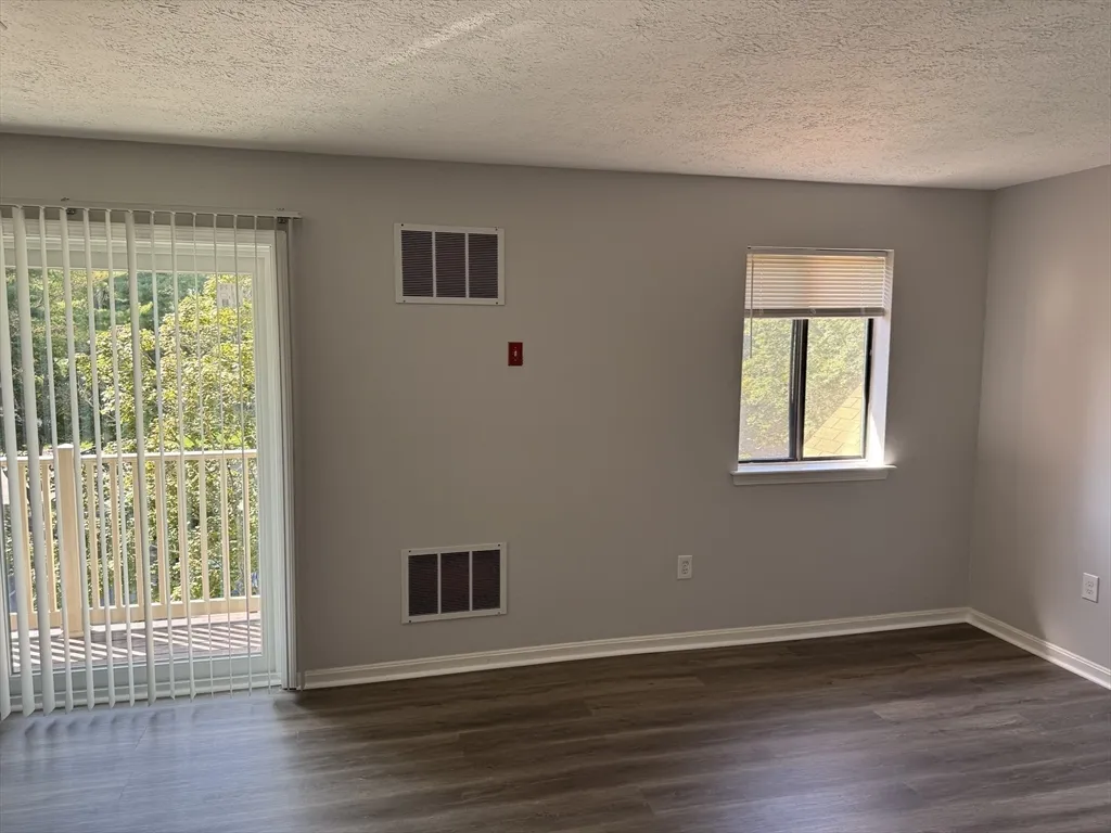 53 Steeplechase Ct, Zip 01832