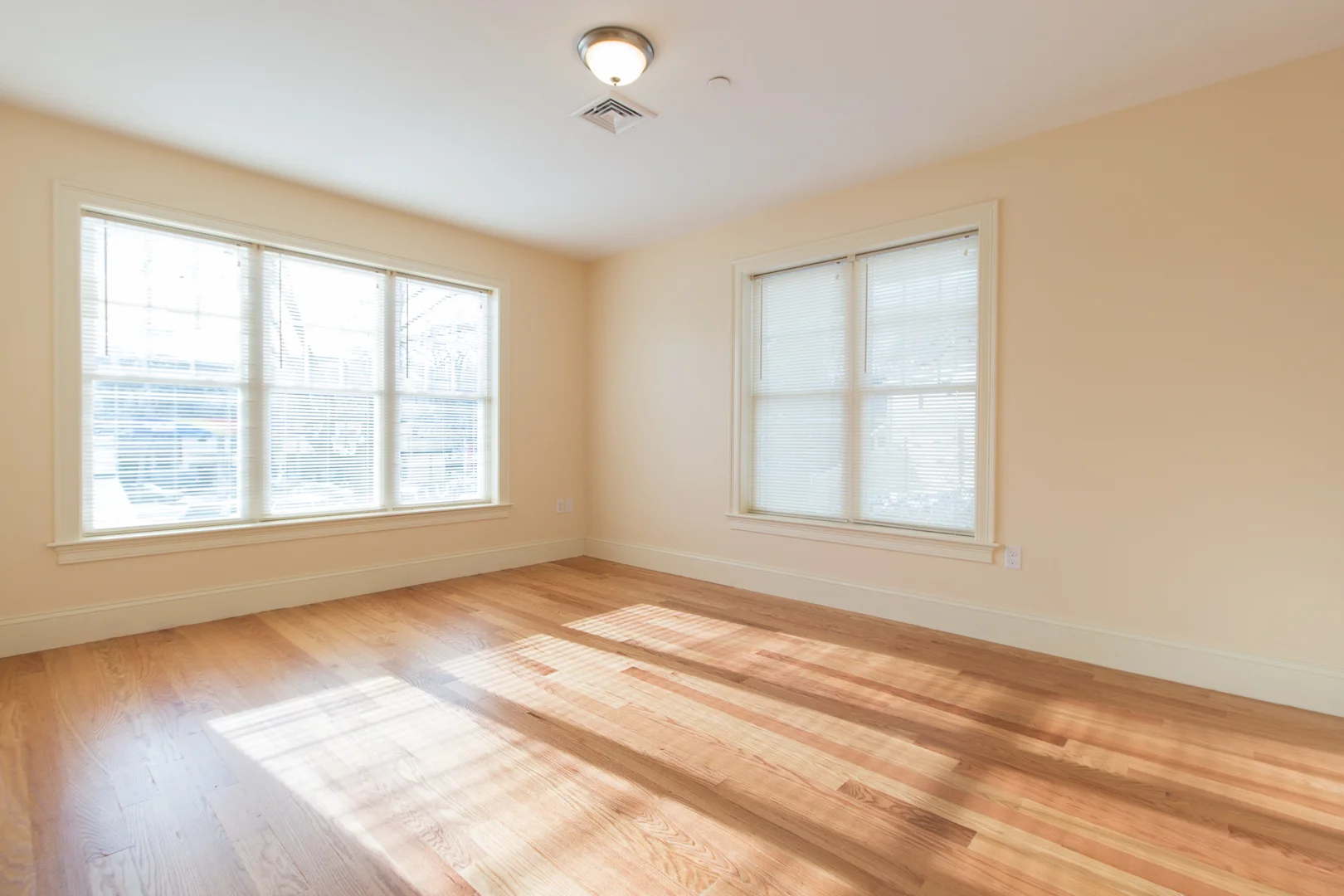 5165 Washington St, West Roxbury