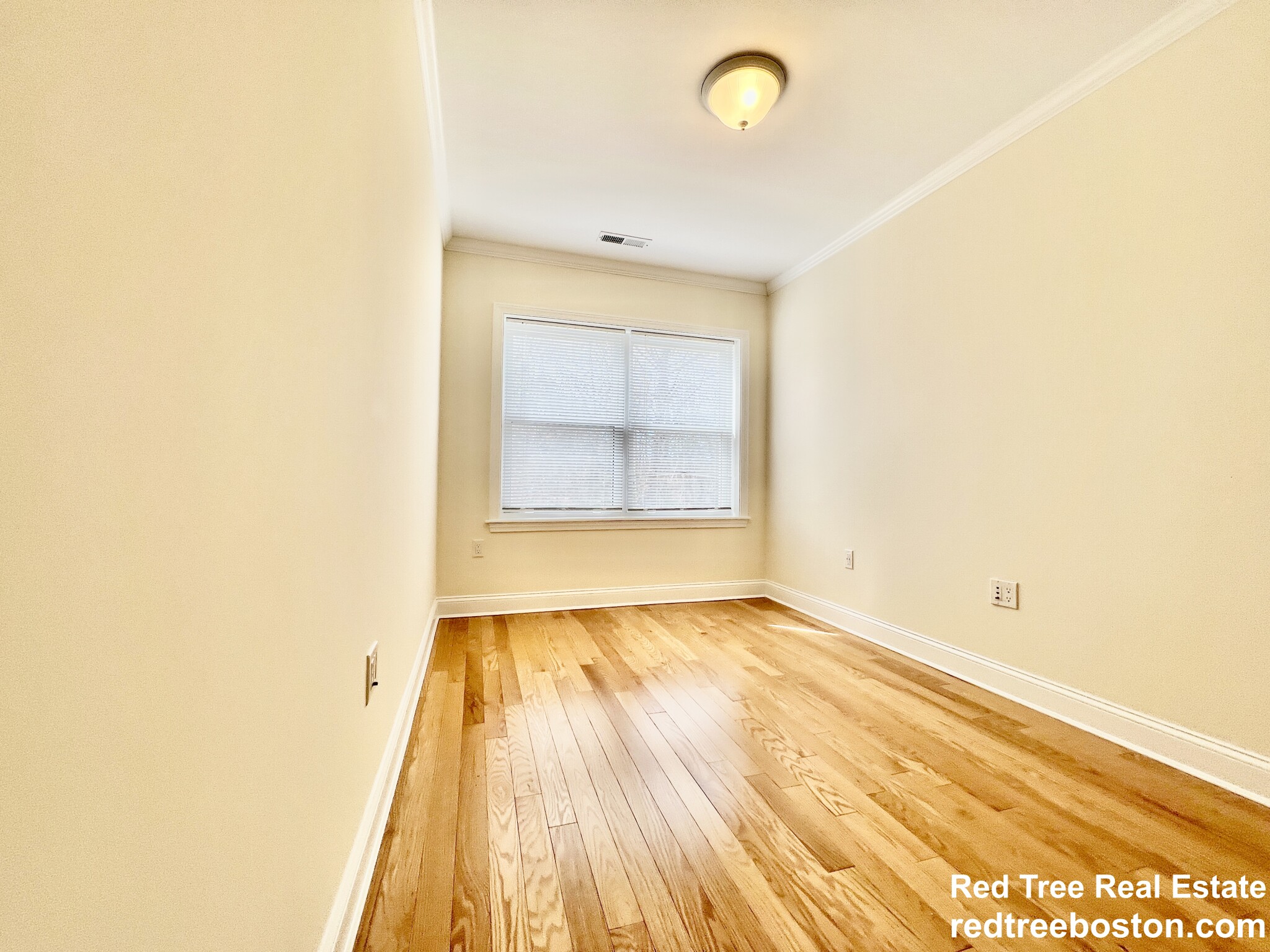 180 Thornton Rd, Chestnut Hill