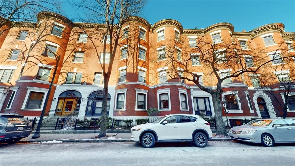 87 Gainsborough St, Fenway
