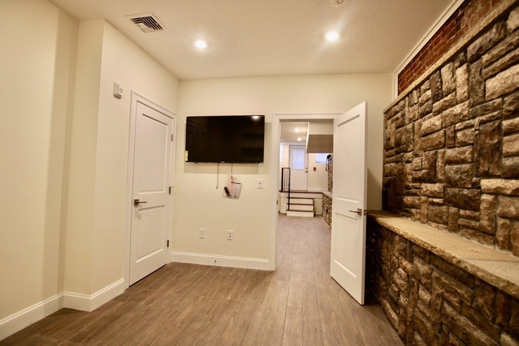 1616 Beacon St, Corey Hill