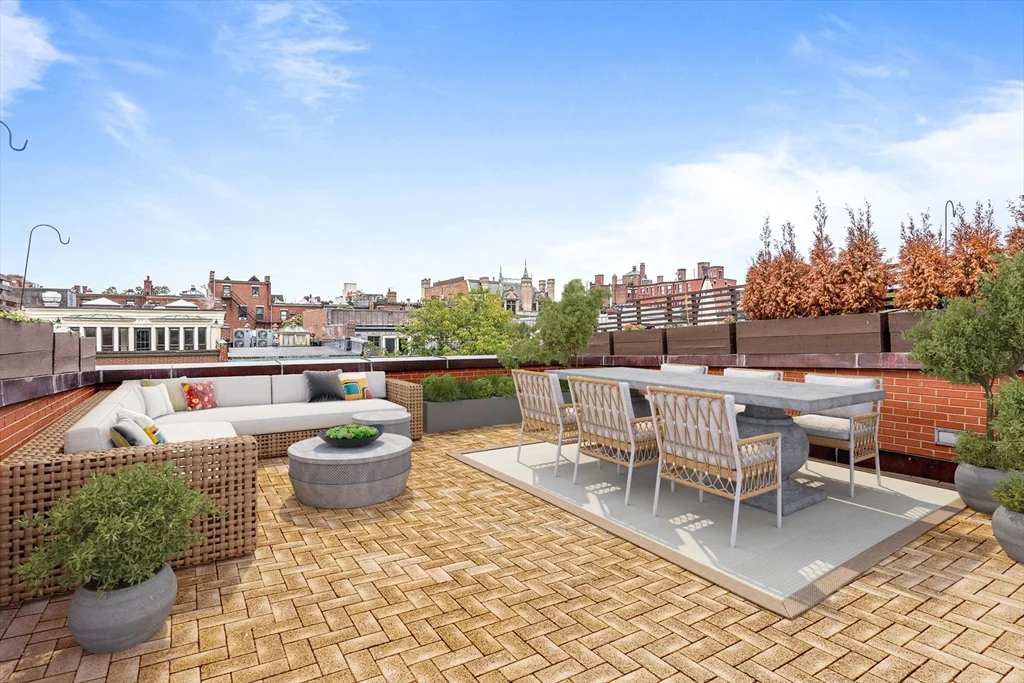 330 Newbury St, Back Bay