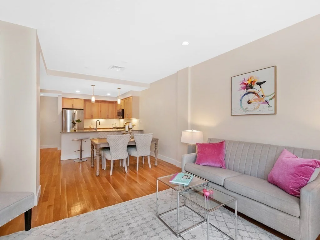 321 Hammond Pond Pkwy, Chestnut Hill