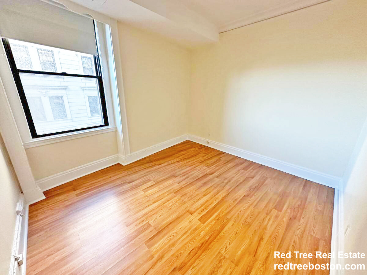 62 Boylston St, Midtown