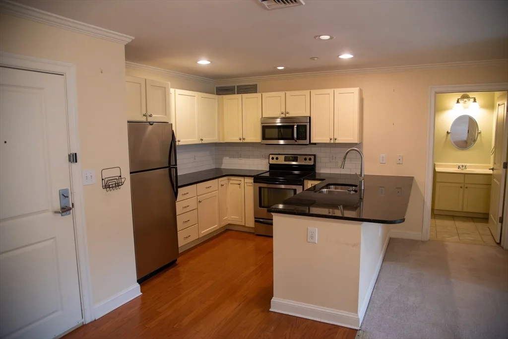 8 Crowninshield St, Peabody