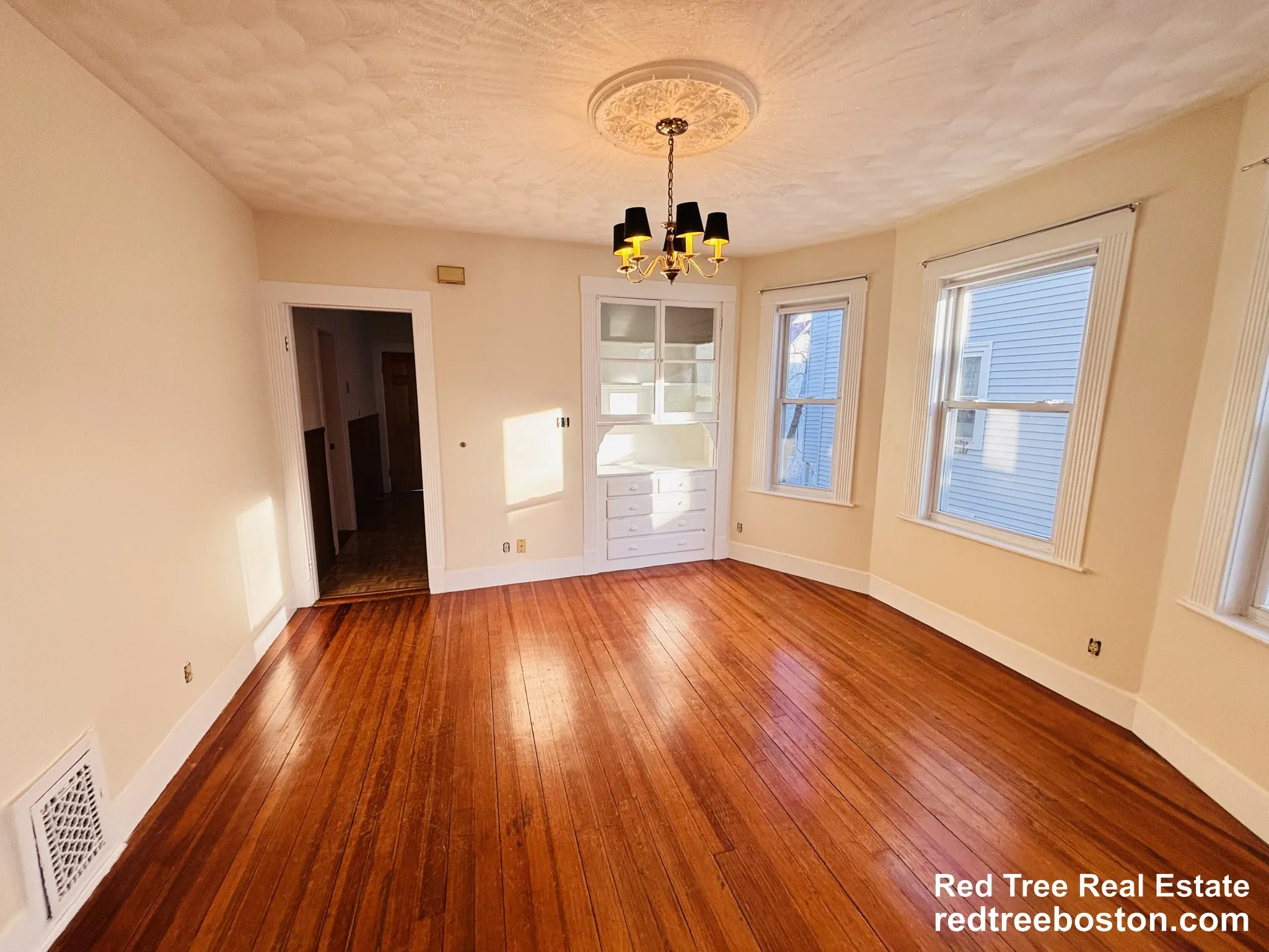 39 Montfern Ave, Brighton