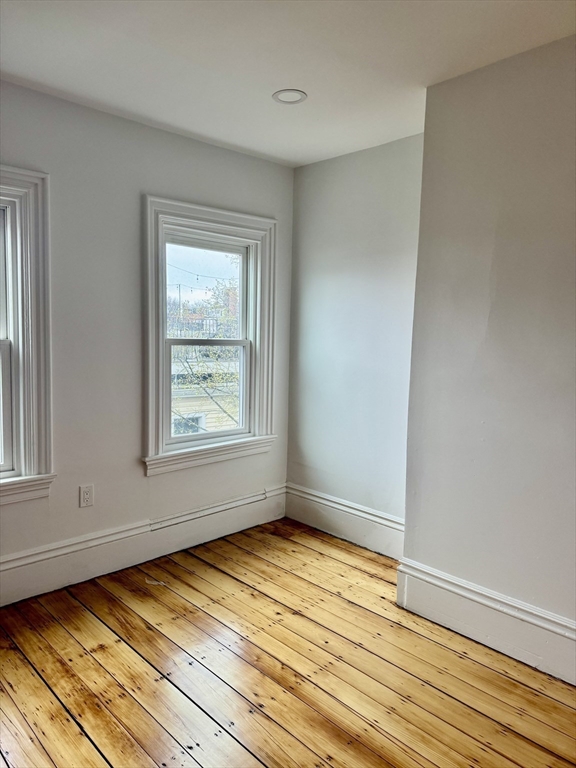 49 Elm St, Charlestown