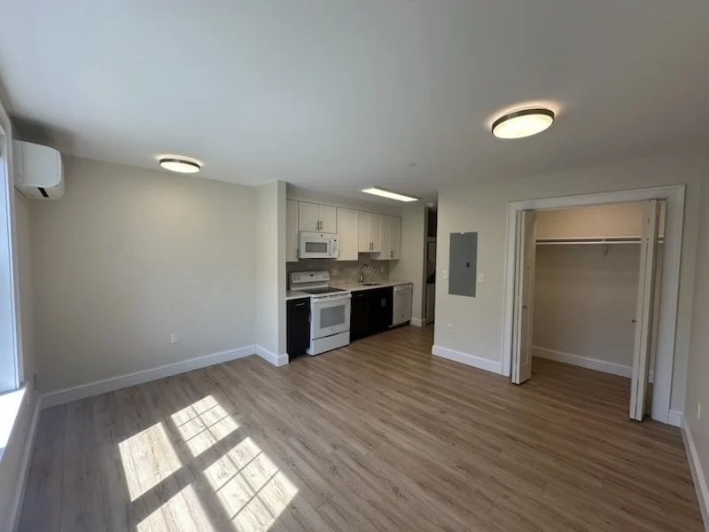 462 Main St, Amherst