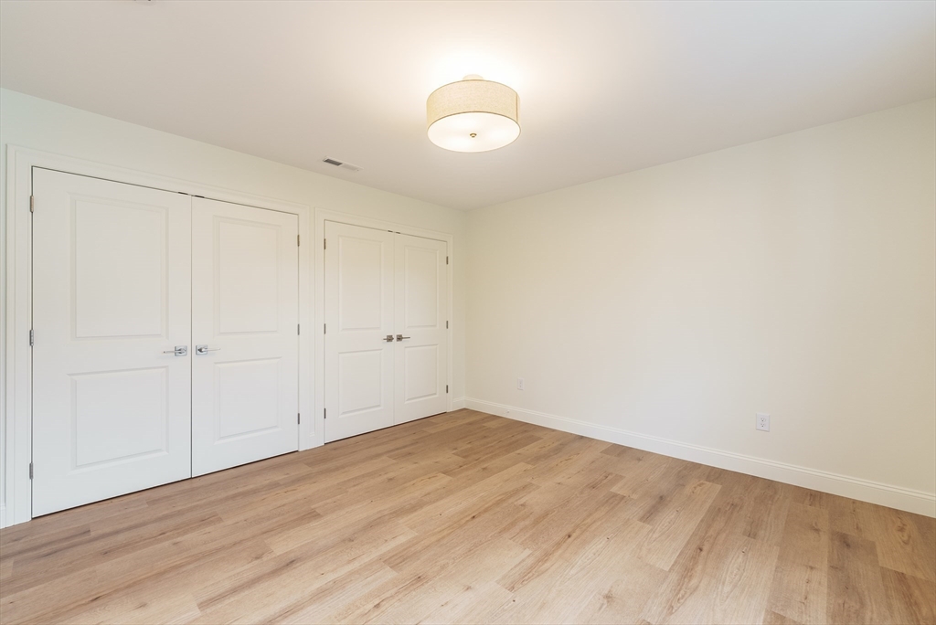 23 Moore St, Agawam