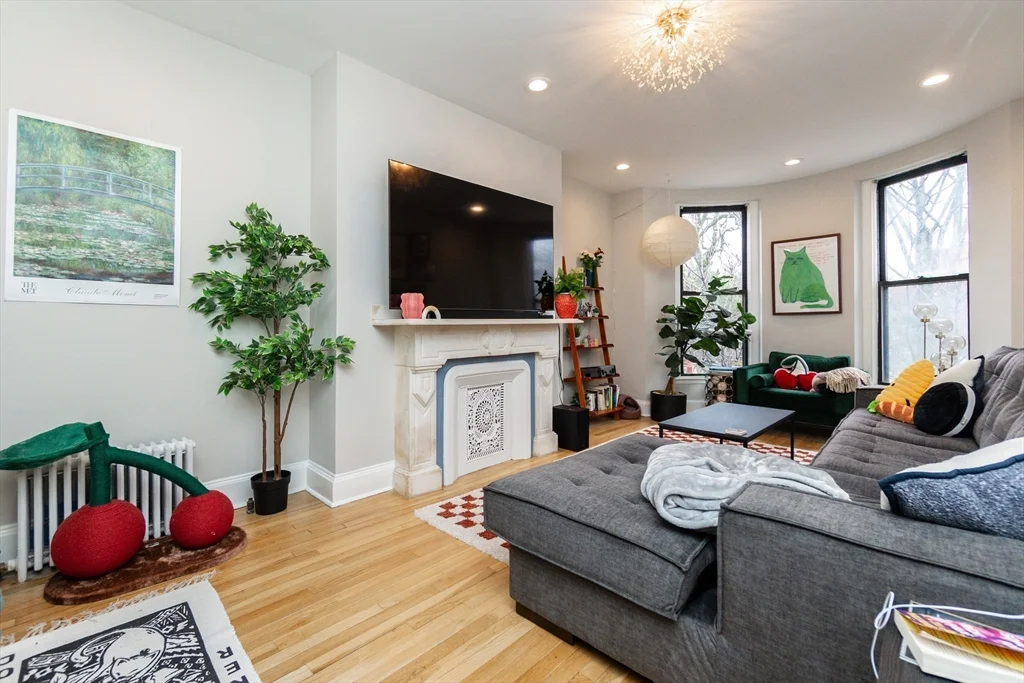 209 W Newton, Back Bay