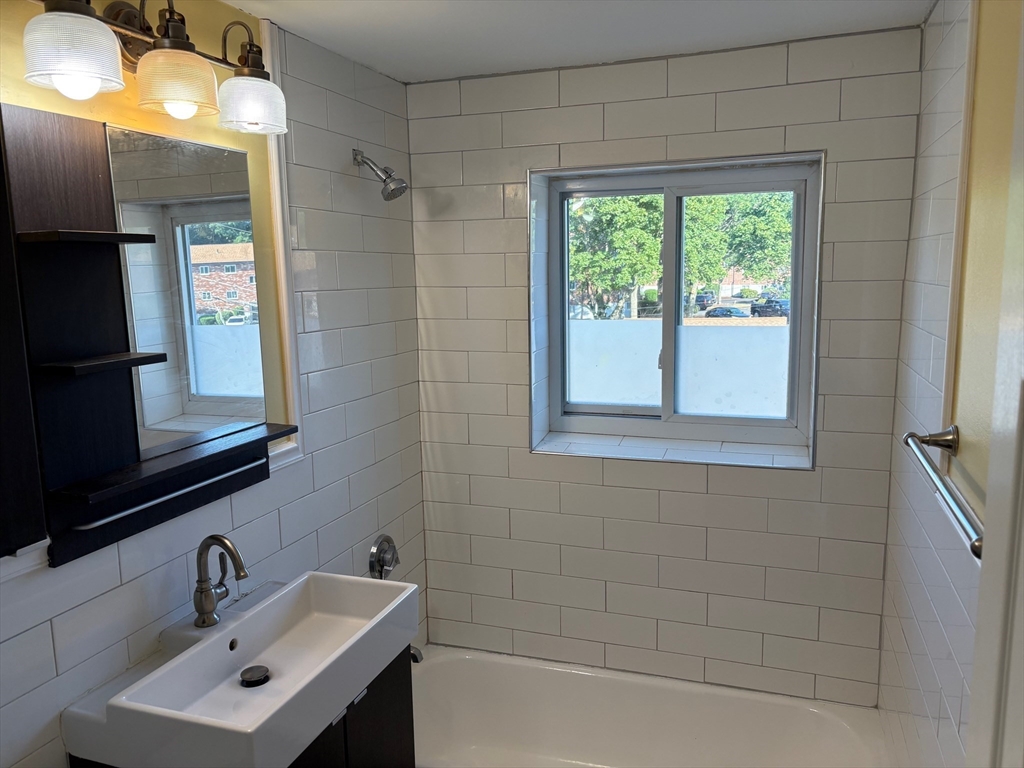 28 Bryon Rd, Chestnut Hill