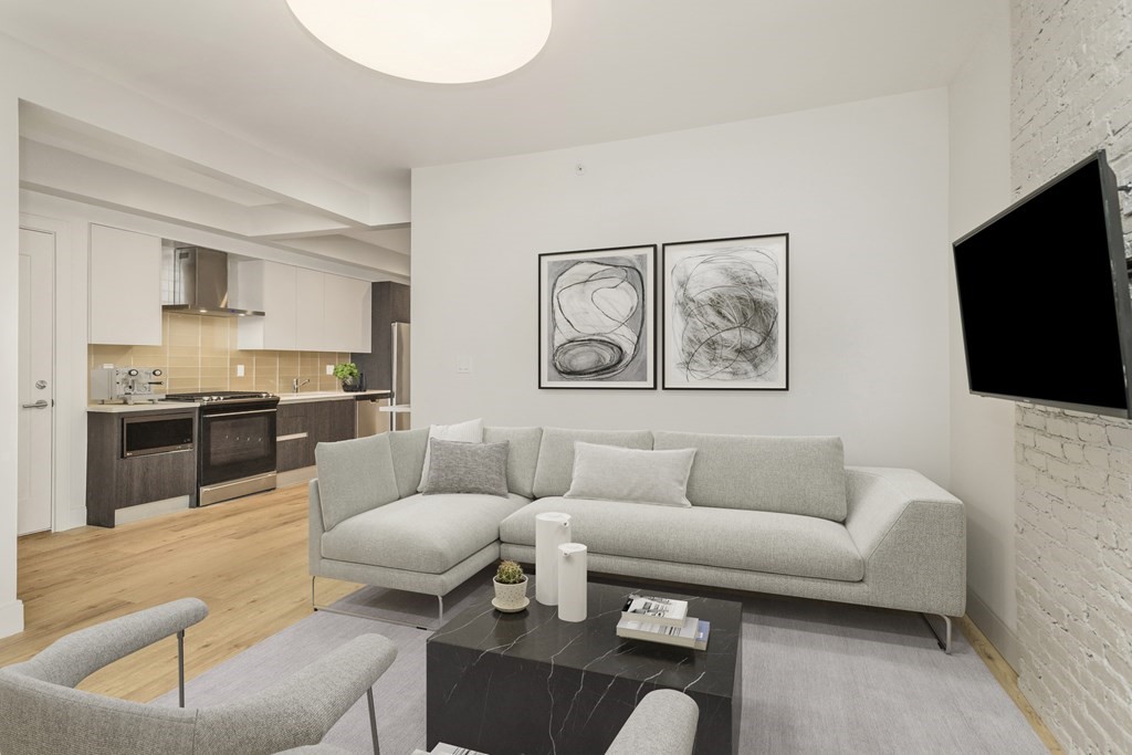 4 bed, 2 bath apartment for rent at 178 Saint Alphonsus Unit U1, Mission Hill — photo 3 of 8