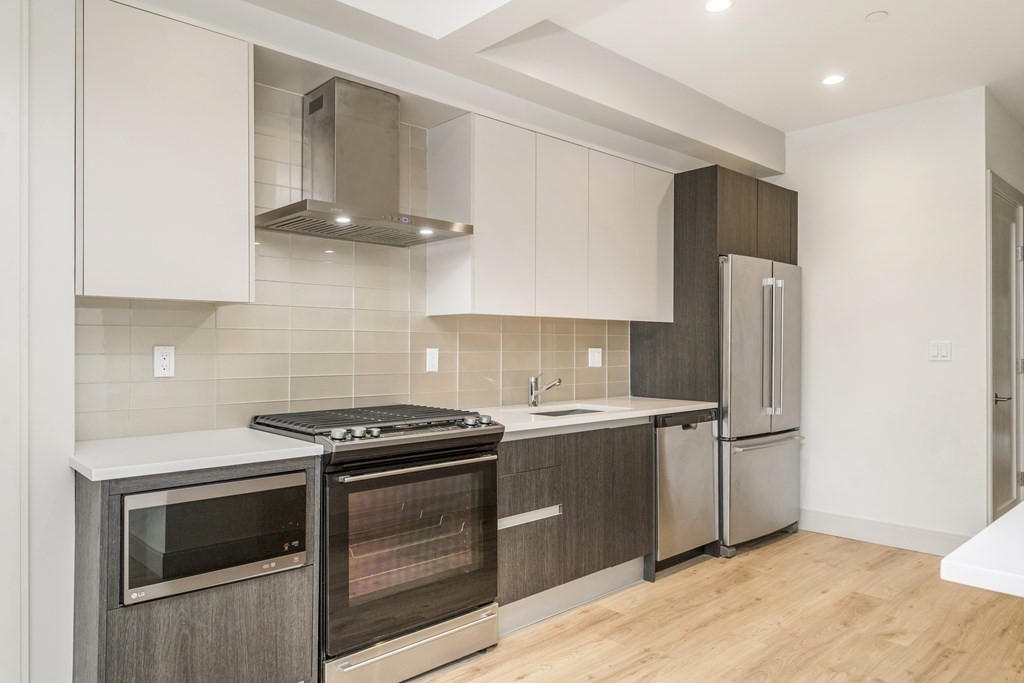 4 bed, 2 bath apartment for rent at 178 Saint Alphonsus Unit U1, Mission Hill — photo 1 of 8
