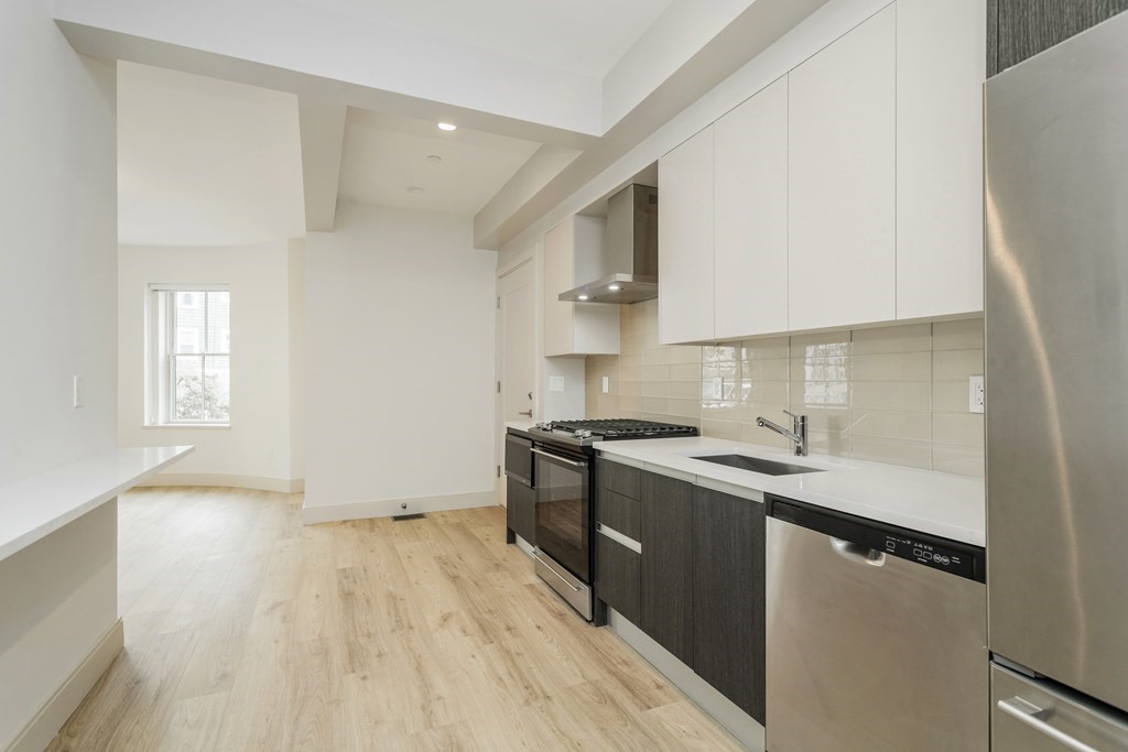 4 bed, 2 bath apartment for rent at 178 Saint Alphonsus Unit U1, Mission Hill — photo 2 of 8