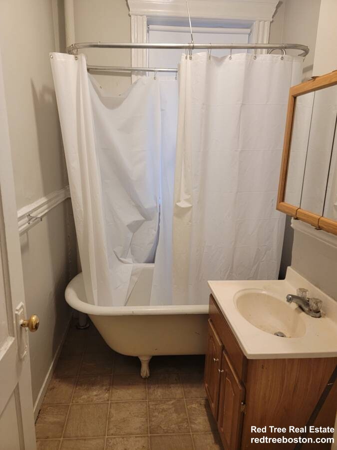 Studio bed, 1 bath apartment for rent at 368 Riverway Unit 5, Jamaica Plain — photo 6 of 8