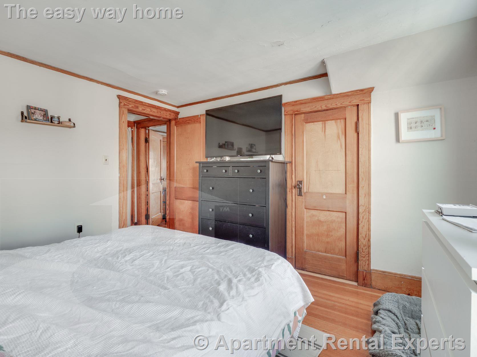 60 Powderhouse Blvd, Davis Square