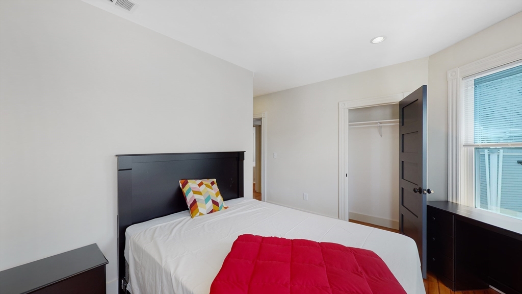 7 Chester Ave, Waltham