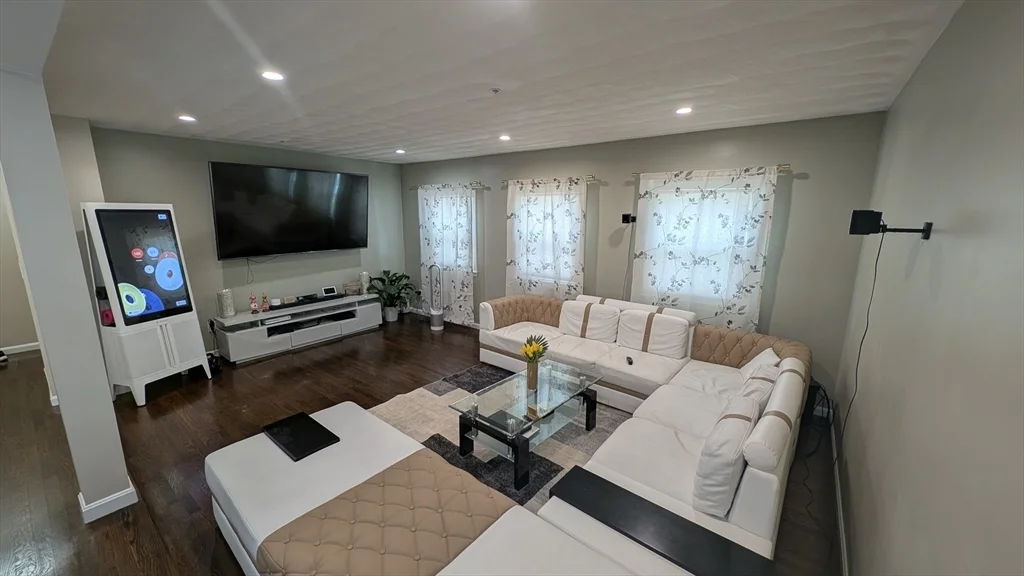 20 Winterberry Way, Bedford