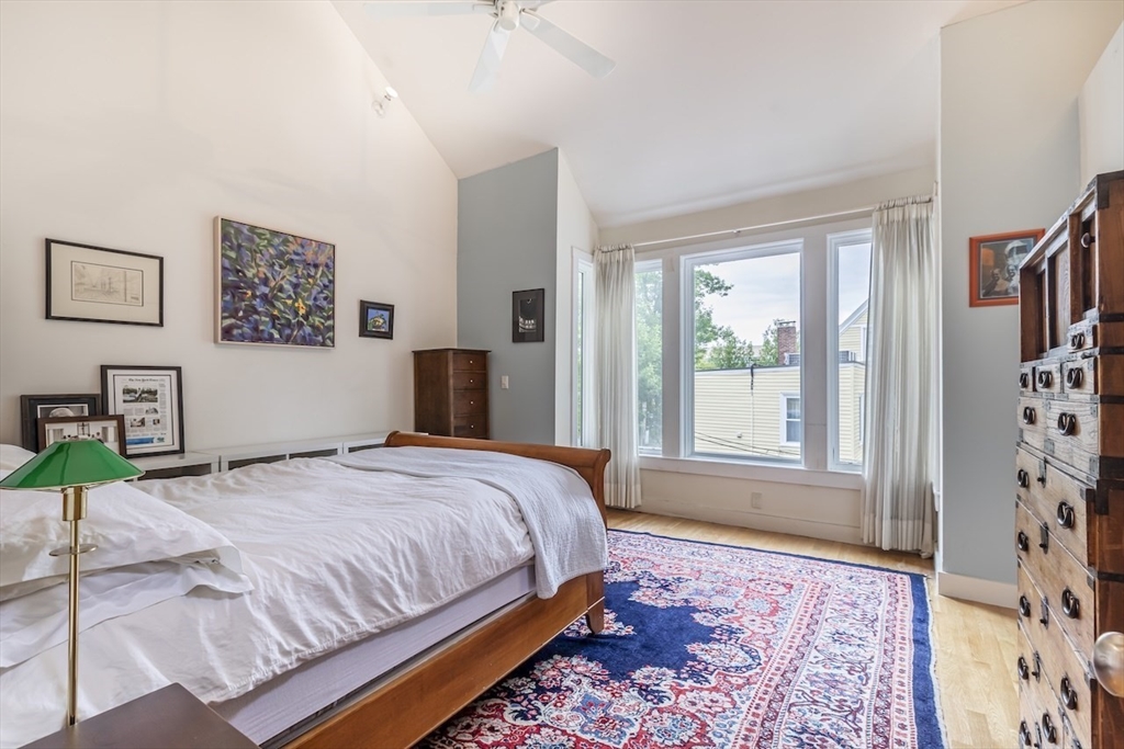 54 Trowbridge, Mid-Cambridge