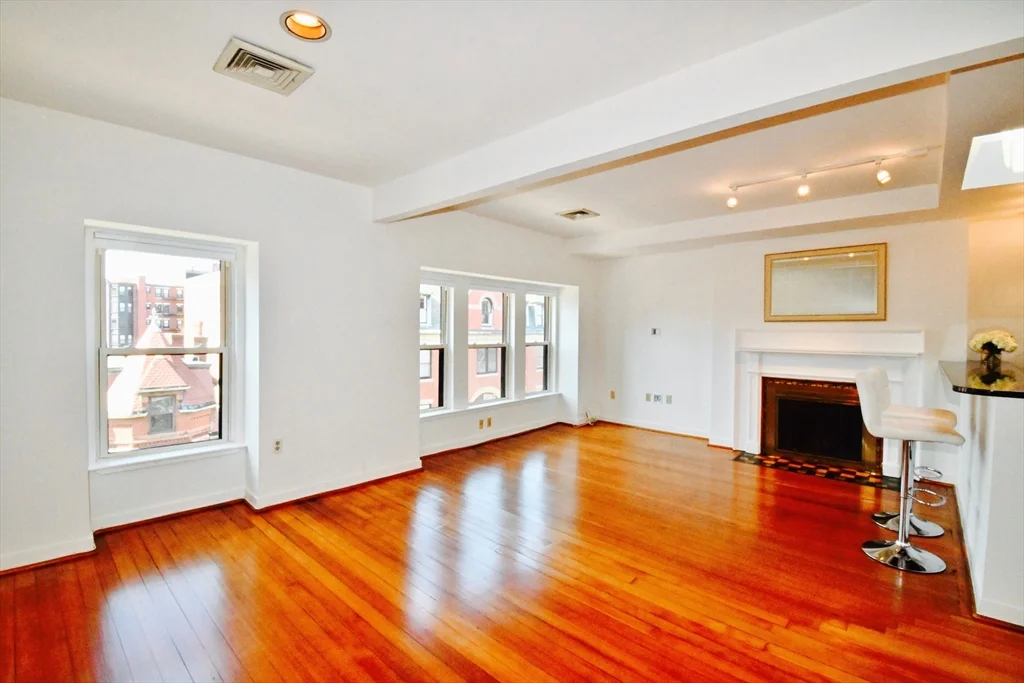 32 Fairfield, Back Bay