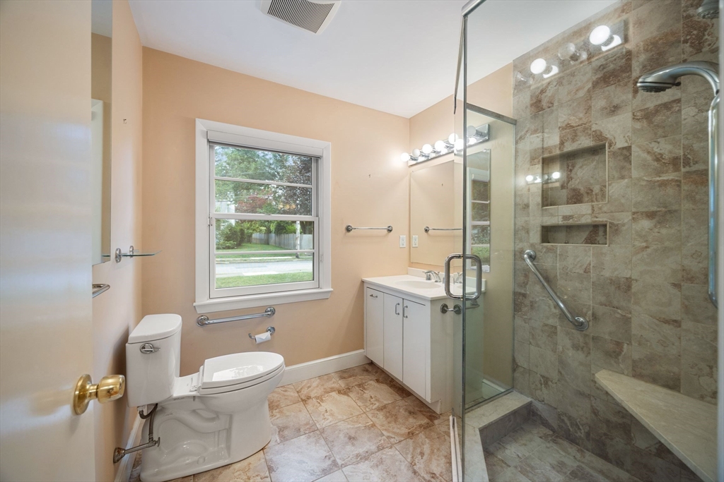 140 Paulson Rd, Waban