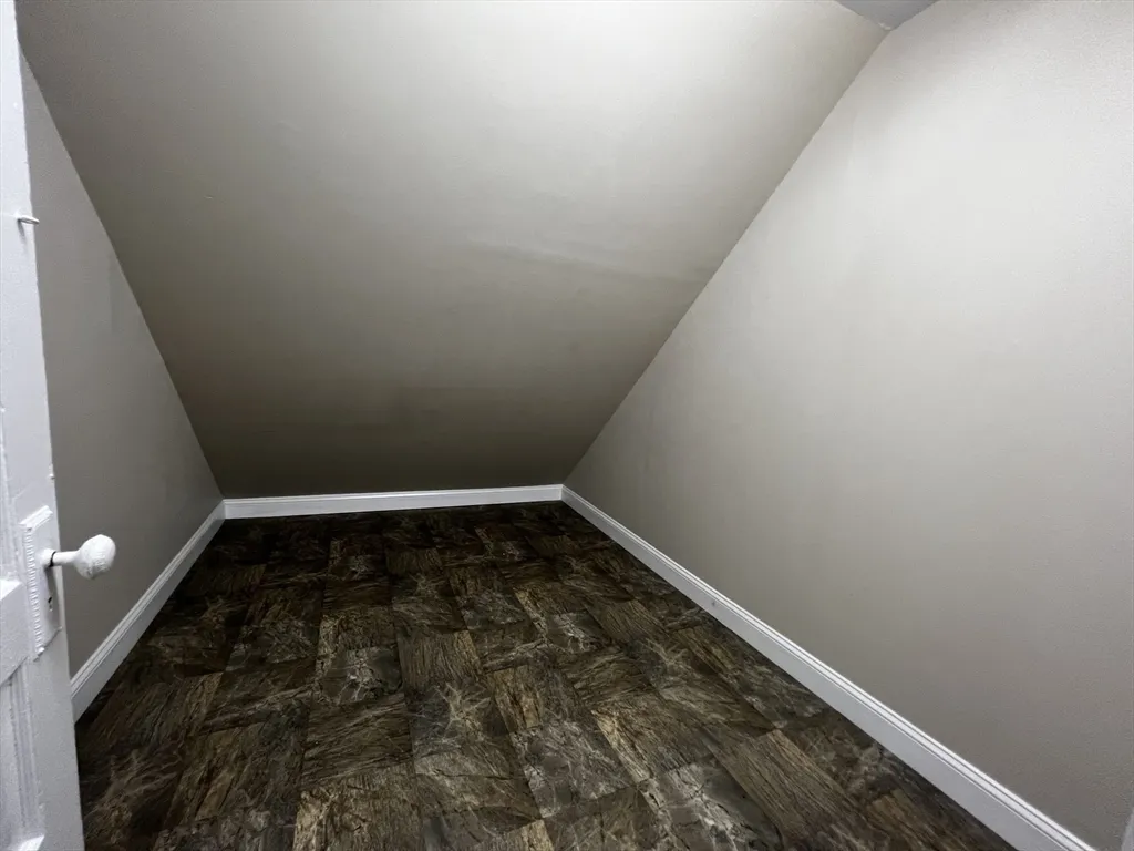 20 Winslow Rd, North Brookline